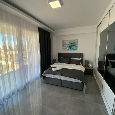 Longbeach Luxury *