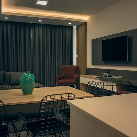 Longbeach Luxury *