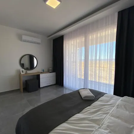 Longbeach Luxury Apartment