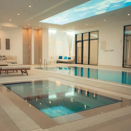 Longbeach Luxury *